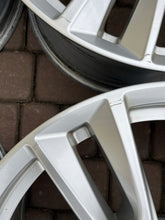Laden Sie das Bild in den Galerie-Viewer, 4x Alufelge 18 Zoll 7.5" 5x108 50 5ET Glanz Silber 31362866 Volvo Xc60 I FEL3476981968po