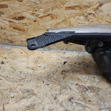 Laden Sie das Bild in den Galerie-Viewer, Frontscheinwerfer Ford Focus BM51-13W030 Ein Stück (Rechts oder Links) Headlight SCH8070474753ro