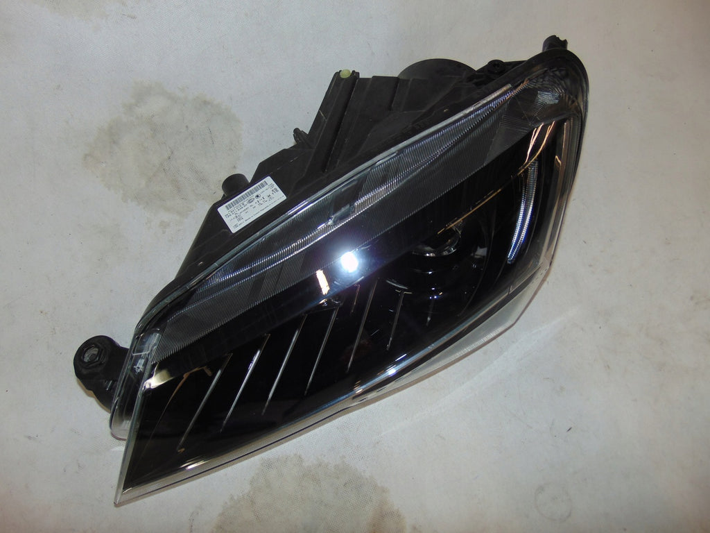 Frontscheinwerfer Skoda Superb III 3V1941015B Xenon Links Scheinwerfer Headlight