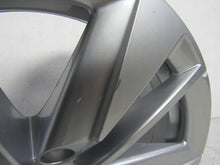 Laden Sie das Bild in den Galerie-Viewer, 1x Alufelge 17 Zoll 7.0&quot; 5x112 45ET 57A601025 Skoda Karoq Rim Wheel