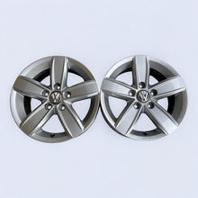 Load image into Gallery viewer, 1x Alufelge 15 Zoll 6.0&quot; 5x112 43ET Glanz Silber 5G0071495 Vw Rim Wheel