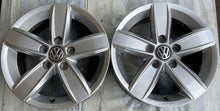 Load image into Gallery viewer, 1x Alufelge 15 Zoll 6.0&quot; 5x112 43ET Glanz Silber 5G0071495 Vw Rim Wheel