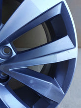 Load image into Gallery viewer, 1x Alufelge 17 Zoll 7.0" 5x112 45ET Glanz Silber 2GA601025P Mg T-Roc Rim Wheel FEL9985909100jh