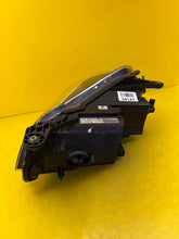 Laden Sie das Bild in den Galerie-Viewer, Frontscheinwerfer Mercedes-Benz Slk R172 A1728207361 Xenon Rechts Headlight SCH6689529630kx