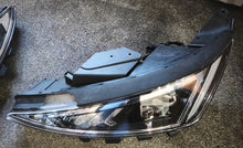 Load image into Gallery viewer, Frontscheinwerfer Hyundai Elantra 92101F26000 Links Scheinwerfer Headlight SCH8317220279qm
