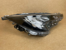 Laden Sie das Bild in den Galerie-Viewer, Frontscheinwerfer Toyota Corolla 8111002S60 LED Rechts Scheinwerfer Headlight SCH8376617292sc