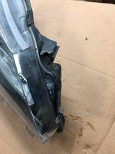 Laden Sie das Bild in den Galerie-Viewer, Frontscheinwerfer Toyota Yaris Rechts Scheinwerfer Headlight SCH1272653440kp