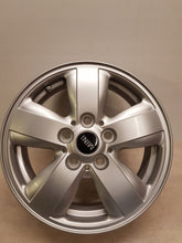 Laden Sie das Bild in den Galerie-Viewer, 1x Alufelge 15 Zoll 5.5&quot; 5x112 46ET Glanz Silber 6855101 Mini F57 F56 F55