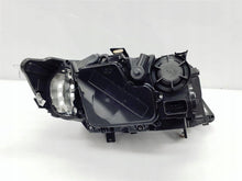 Load image into Gallery viewer, Frontscheinwerfer BMW 3 E91 E90 7240263 Xenon Ein Stück (Rechts oder Links) SCH1376413695wi