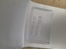 Load image into Gallery viewer, 1x Alufelge 18 Zoll 7.5&quot; 5x112 51ET Glanz Silber 5P0601025G Seat Rim Wheel