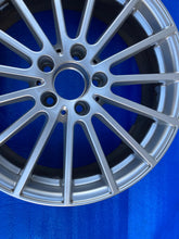 Load image into Gallery viewer, 1x Alufelge 18 Zoll 6.5" 5x112 38ET Glanz Silber A1564011900 Mercedes-Benz Gla FEL3909295722av