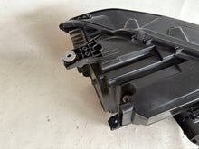 Laden Sie das Bild in den Galerie-Viewer, Frontscheinwerfer VW Touran 5H19410035 300474909 LED Links Headlight