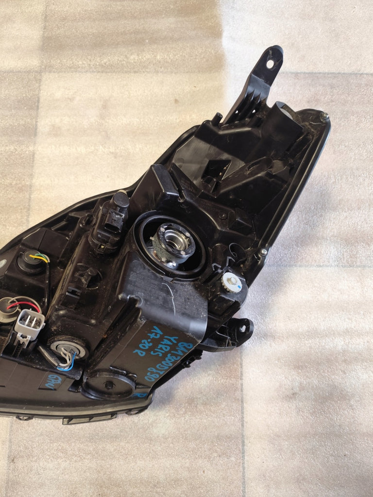 Frontscheinwerfer Toyota Yaris Rechts Scheinwerfer Headlight SCH2264002061tw