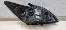 Laden Sie das Bild in den Galerie-Viewer, Frontscheinwerfer Ford Focus 8M5113D155CE Xenon Links Scheinwerfer Headlight SCH8793606297sp