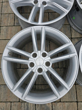 Laden Sie das Bild in den Galerie-Viewer, 4x Alufelge 19 Zoll 8.0" 5x120 40ET Glanz Silber 6007214-00-D Tesla Model S FEL8048573631bs