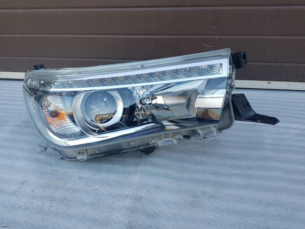 Frontscheinwerfer Toyota Hilux VIII 81110-0K732 LED Rechts Headlight SCH1481421611fl