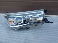 Load image into Gallery viewer, Frontscheinwerfer Toyota Hilux VIII 81110-0K732 LED Rechts Headlight SCH1481421611fl