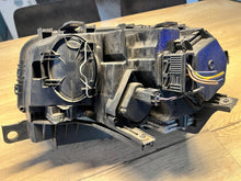 Laden Sie das Bild in den Galerie-Viewer, Frontscheinwerfer BMW E83 1305235830 Rechts Scheinwerfer Headlight SCH6378823567fv