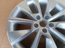 Load image into Gallery viewer, 1x Alufelge 18 Zoll 7.5&quot; 5x112 43ET 5E0601025BK Skoda Rim Wheel