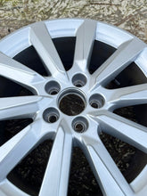 Laden Sie das Bild in den Galerie-Viewer, 1x Alufelge 16 Zoll 6.5&quot; 5x110 82A601025C Audi A1 Rim Wheel