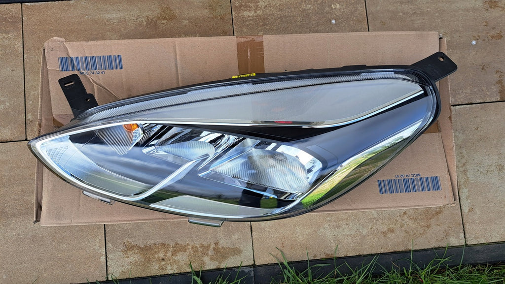 Frontscheinwerfer Ford Fiesta I Ein Stück (Rechts oder Links) Headlight SCH9515152930gn