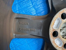 Laden Sie das Bild in den Galerie-Viewer, 1x Alufelge 17 Zoll 7.0" 5x108 50ET Matt Schwarz 31423871 Volvo V40 Rim Wheel FEL5298037580vz