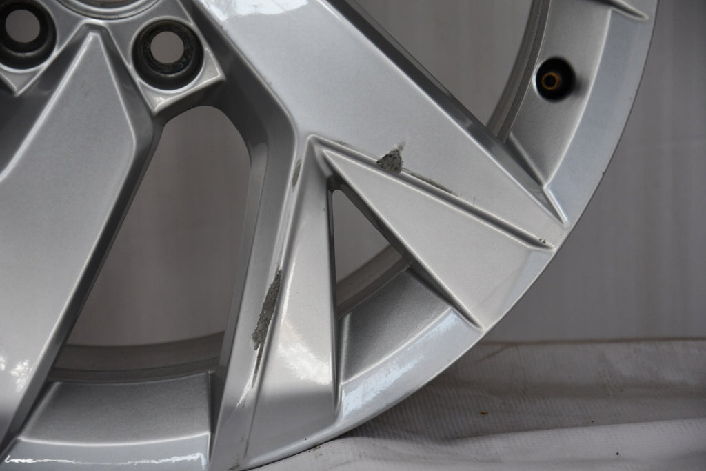 1x Alufelge 18 Zoll 7.0" 5x112 43ET Glanz Silber 5NA601025 VW Rim Wheel