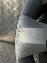 Laden Sie das Bild in den Galerie-Viewer, 1x Alufelge 17 Zoll 7.0&quot; 5x120 41ET Glanz Silber 13351762 Opel Rim Wheel