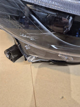 Laden Sie das Bild in den Galerie-Viewer, Frontscheinwerfer Toyota Corolla Rechts Scheinwerfer Headlight SCH3010192646cb