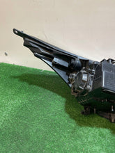 Laden Sie das Bild in den Galerie-Viewer, Frontscheinwerfer Kia Ceed 92101A2 Xenon Links Scheinwerfer Headlight SCH8909273475kf