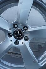 Laden Sie das Bild in den Galerie-Viewer, 4x Alufelge 18 Zoll 8.5" 5x112 48ET Glanz Silber A2124011302 Mercedes-Benz FEL2621481142kk