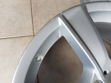 Laden Sie das Bild in den Galerie-Viewer, 4x Alufelge 17 Zoll 8.5" 5x112 58ET Glanz Silber A2044019002 Mercedes-Benz W204 FEL7924257621nq