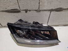 Laden Sie das Bild in den Galerie-Viewer, Frontscheinwerfer Skoda Fabia III 6V1941016F LED FALSE Scheinwerfer Headlight SCH2989347681zl