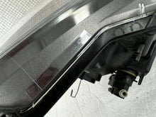 Load image into Gallery viewer, Frontscheinwerfer Toyota Yaris Links Scheinwerfer Headlight