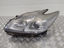 Laden Sie das Bild in den Galerie-Viewer, Frontscheinwerfer Toyota Prius HCHR730 Links Scheinwerfer Headlight SCH9771779741rk