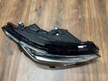 Laden Sie das Bild in den Galerie-Viewer, Frontscheinwerfer VW Golf VIII 5H1941006A 992941571AK Rechts Headlight SCH1595491107fo
