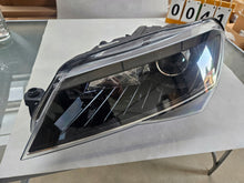 Load image into Gallery viewer, Frontscheinwerfer Skoda Superb III 3V1941015B Xenon Rechts oder Links