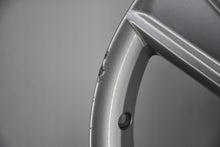Load image into Gallery viewer, 1x Alufelge 17 Zoll 8.5" 5x112 58ET Glanz Silber A2044012802 Mercedes-Benz FEL8306338351dh