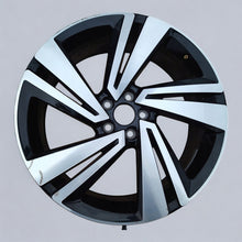 Load image into Gallery viewer, 1x Alufelge 18 Zoll 7.0&quot; 5x112 39ET 2GM601025H VW T-Cross Rim Wheel