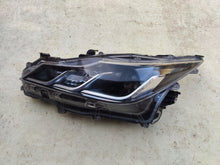 Laden Sie das Bild in den Galerie-Viewer, Frontscheinwerfer Toyota Corolla 19345F 81150-02T31-00 236544581 LED Links