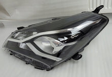 Laden Sie das Bild in den Galerie-Viewer, Frontscheinwerfer Toyota Yaris Links Scheinwerfer Headlight SCH7417276250lu