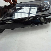 Laden Sie das Bild in den Galerie-Viewer, Frontscheinwerfer Skoda Octavia IV 5E4941015B FALSE Scheinwerfer Headlight SCH5446002666rm