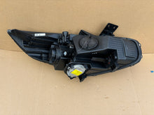 Laden Sie das Bild in den Galerie-Viewer, Frontscheinwerfer Kia Carens 13-92101-A4 LED Links Scheinwerfer Headlight