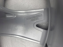 Laden Sie das Bild in den Galerie-Viewer, 1x Alufelge 17 Zoll 7.5" 5x112 38ET Glanz Silber 8W0601025K Audi A4 Rim Wheel FEL1185051948cn