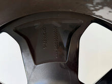 Laden Sie das Bild in den Galerie-Viewer, 1x Alufelge 18 Zoll 403005630R Dacia Duster Rim Wheel FEL7501937519bl