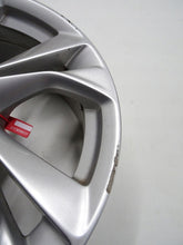 Laden Sie das Bild in den Galerie-Viewer, 1x Alufelge 17 Zoll 7.5" 5x105 44ET Glanz Silber Opel Astra Rim Wheel FEL6065618164uv