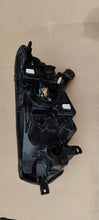 Laden Sie das Bild in den Galerie-Viewer, Frontscheinwerfer Dacia Logan Sandero II 90114431 260103529R Rechts Headlight