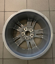 Load image into Gallery viewer, 1x Alufelge 17 Zoll 7.0&quot; 5x112 40ET 83A601025F Audi Q3 Rim Wheel