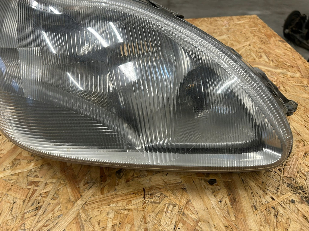 Frontscheinwerfer Mercedes-Benz W220 A2208200661 Rechts Scheinwerfer Headlight SCH8026616300pc