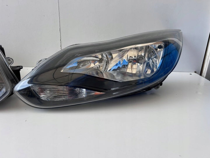 Frontscheinwerfer Ford Focus BM51-13W030-CF BM51-13W029-CF Ein Satz Headlight SCH8133117038bc